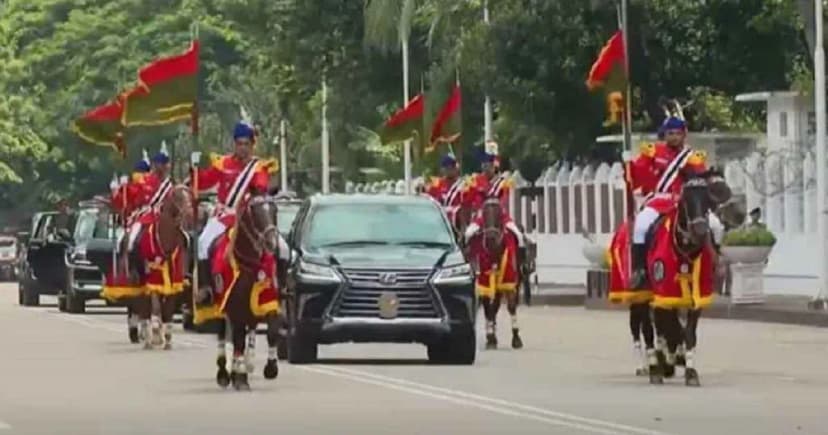 বঙ্গভবনে ভারপ্রাপ্ত রাষ্ট্রপতি, গার্ড অব অনার প্রদান
