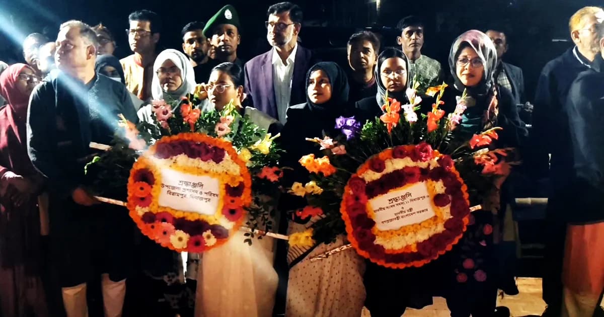 বিরামপুরে একুশের প্রথম প্রহরে শহীদ মিনারে পুষ্পস্তবক অর্পণ