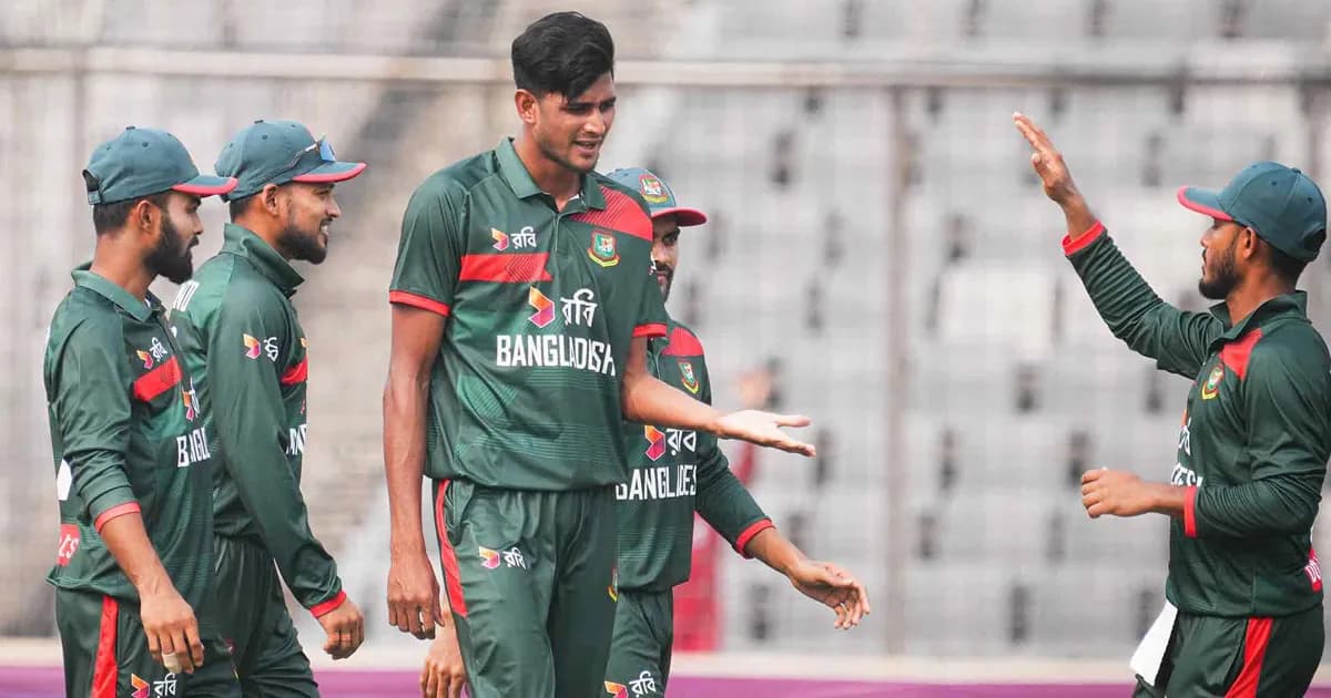 নাহিদের আগুন বোলিংয়ে বিধ্বস্ত পাকিস্তান, সর্বনিম্ন রানে অলআউট