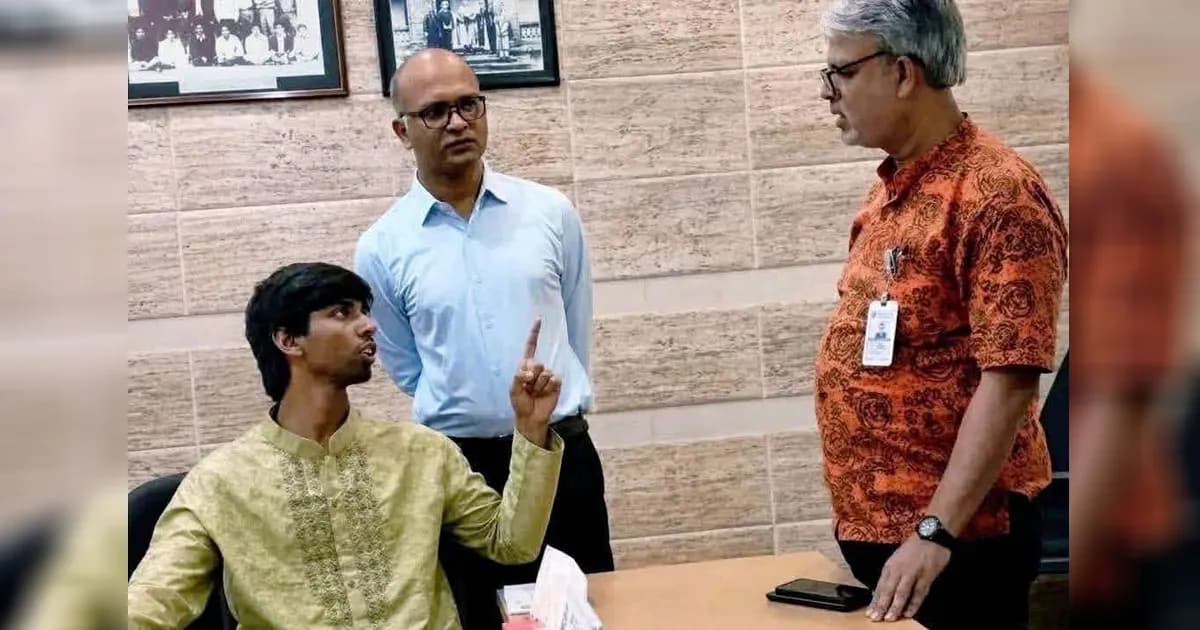 ভাইরাল ছবি ঘিরে বিতর্ক, ব্যাখ্যা দিলেন মুসাদ্দিক