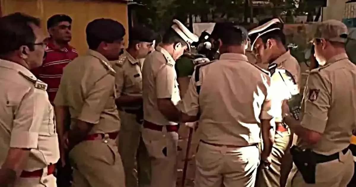 রাস্তায় ফেলে বাংলাদেশি দম্পতিকে পেটালেন ভারতীয় চিকিৎসক, অতঃপর...