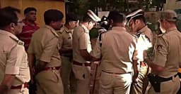 রাস্তায় ফেলে বাংলাদেশি দম্পতিকে পেটালেন ভারতীয় চিকিৎসক, অতঃপর...