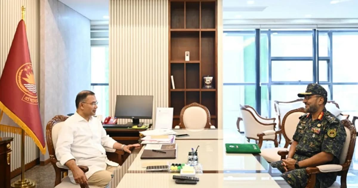 প্রধানমন্ত্রীর সঙ্গে আনসার ও ভিডিপি মহাপরিচালকের সৌজন্য সাক্ষাৎ