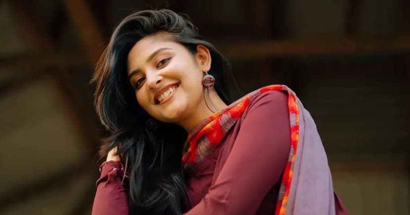আমি এখন সিঙ্গেল নই, সম্পর্কে আছি, বললেন নীহা