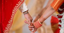 নতুন পে-স্কেলে কি বিয়ের বাজারে পিছিয়ে বেসরকারি চাকরিজীবীরা?