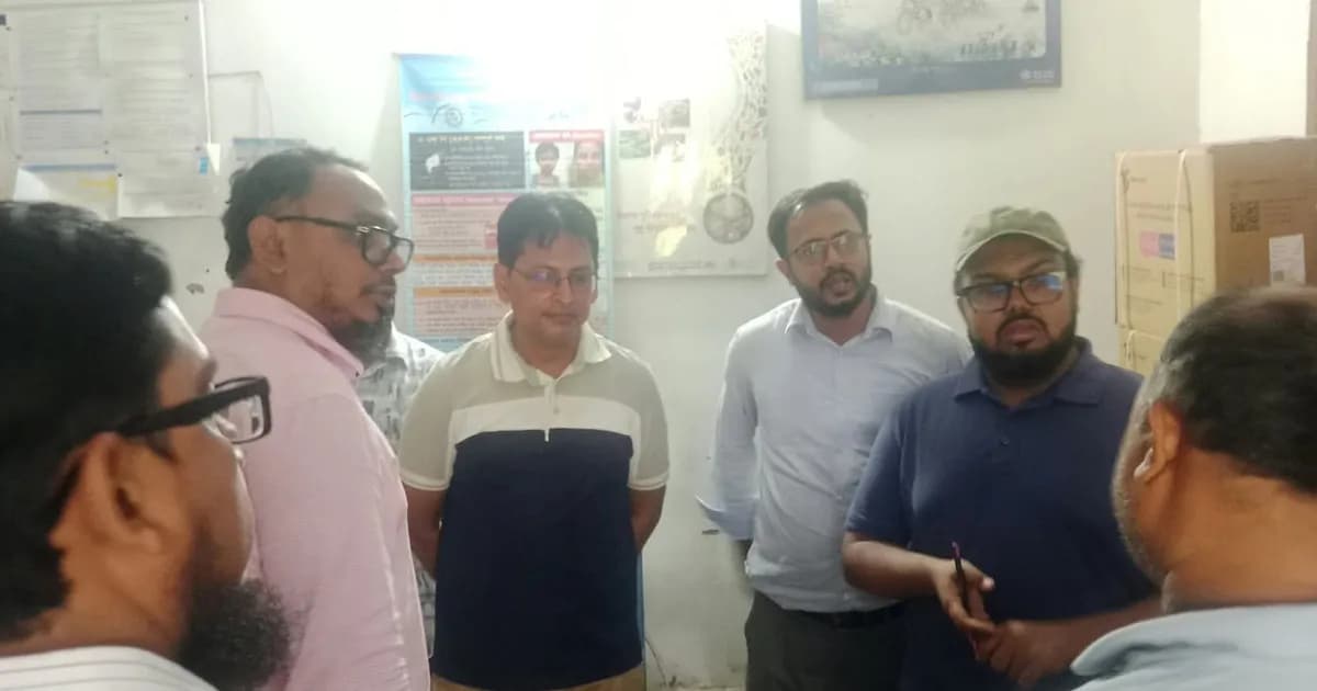 হঠাৎ ফুলবাড়ীয়া স্বাস্থ্য কমপ্লেক্স পরিদর্শনে সিভিল সার্জন