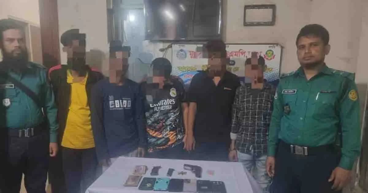 রাজধানীর মুগদায় ডাকাতির প্রস্তুতিকালে অস্ত্রসহ গ্রেফতার ৫