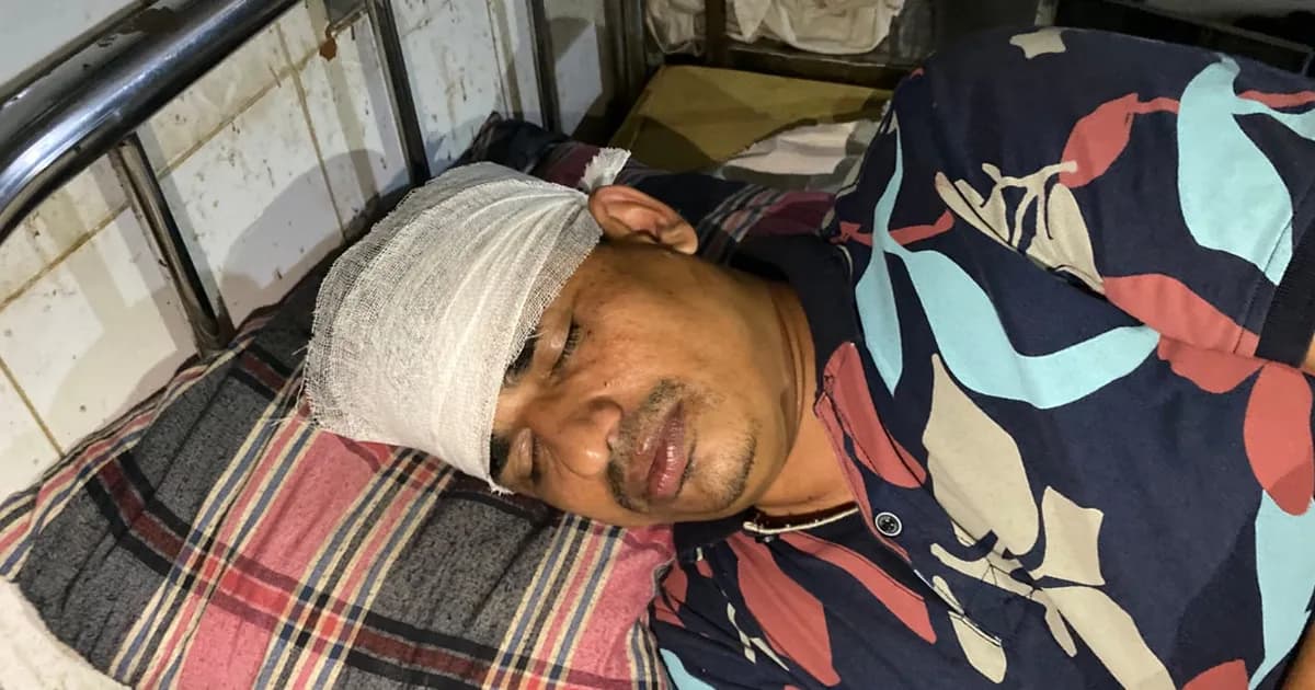 অবৈধ বালুবাহী গাড়ি আটকের জেরে শেরপুরে বনকর্মীদের ওপর হামলা