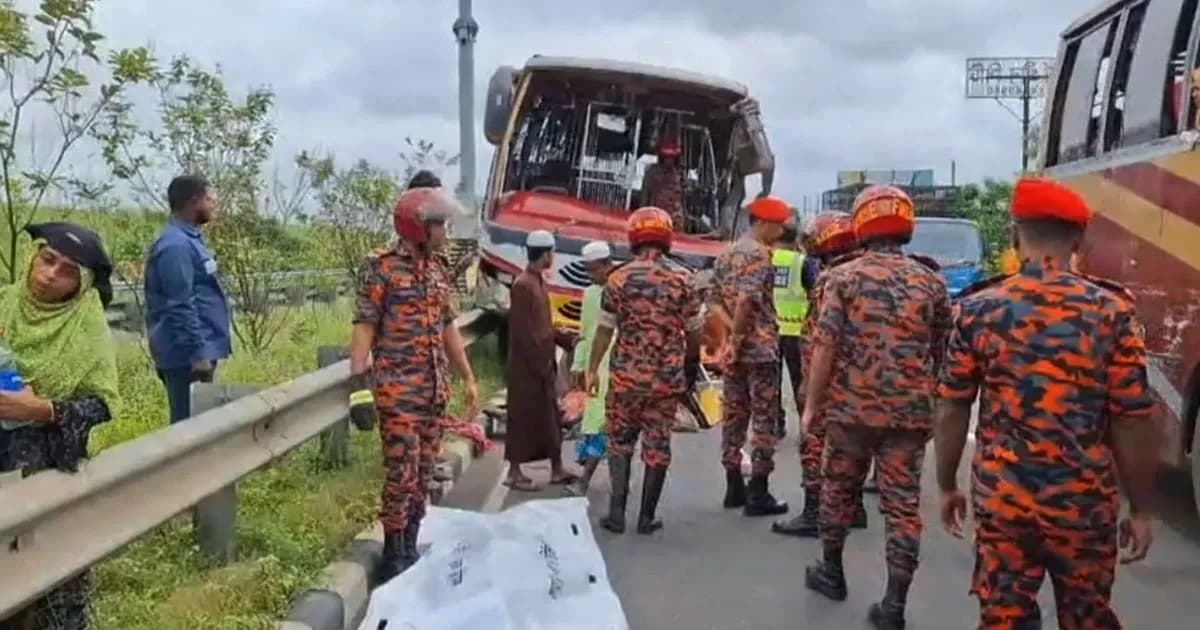 ঢাকা-মাওয়া এক্সপ্রেসওয়েতে ২ বাসের সংঘর্ষে নিহত ১