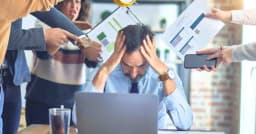 অফিসের টক্সিক কলিগকে যেভাবে সামলাবেন