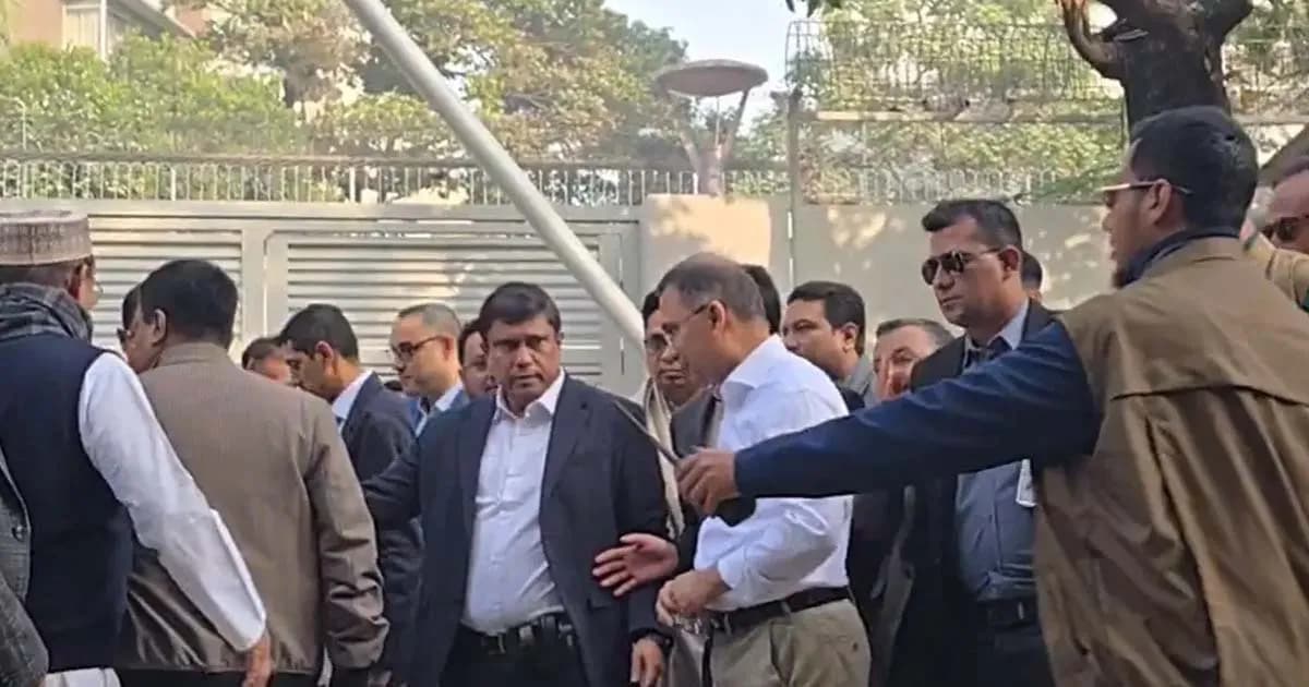 ১৯ বছর পর বাবার কবরের পাশে তারেক রহমান