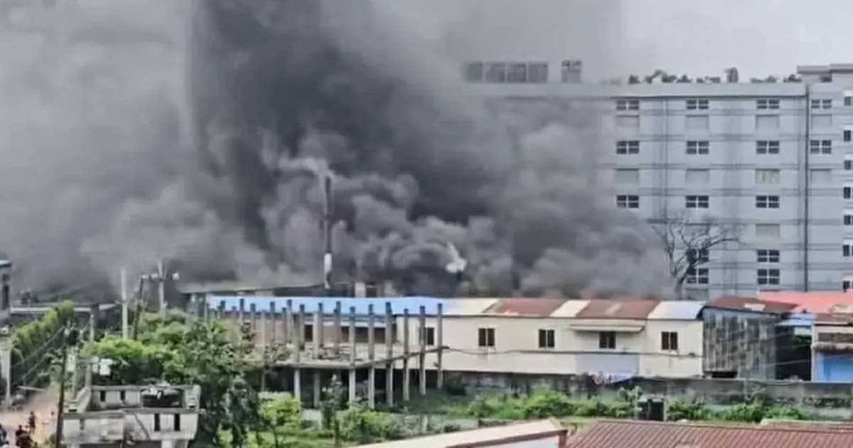 পূবাইলে বয়লার বিস্ফোরণে তেল কারখানায় আগুন