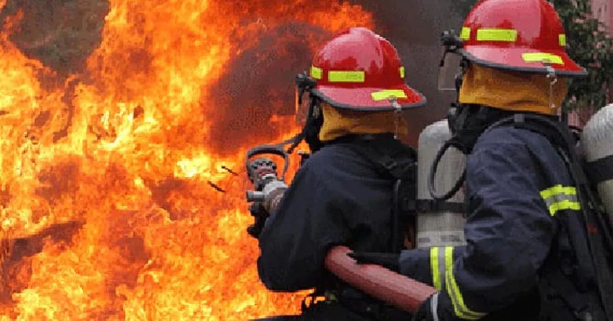 মিরপুরে বহুতল ভবনে আগুন, নিয়ন্ত্রণে ২ ইউনিট