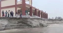 যমুনার ভাঙনে বিলীন হওয়ার শঙ্কায় স্কুল, আতঙ্কে হাজারো মানুষ