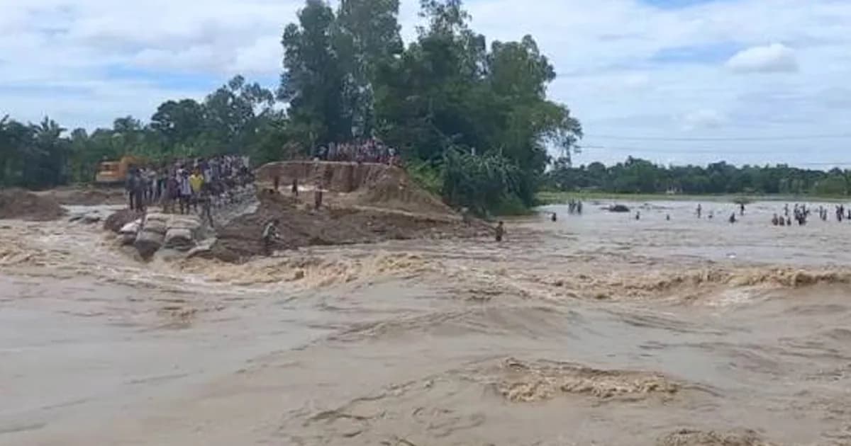 খোয়াই নদীর বাঁধে ভারতীয় ঢলের আঘাত, ডুবে যাওয়ার শঙ্কায় ৩০ গ্রাম