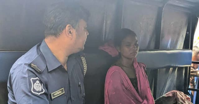 ৫ মাসের সন্তানের গলা কেটে বাবার হাতে তুলে দিলেন মা