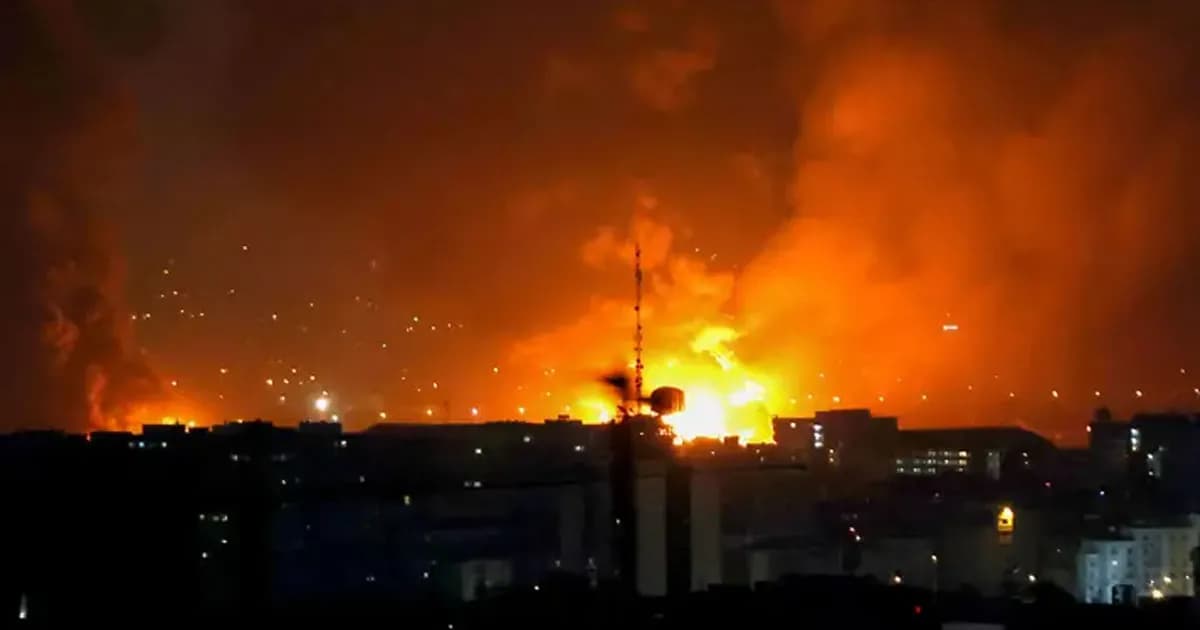 ইরানের রাজধানী তেহরানে তেলের ডিপোতে ভয়াবহ বিস্ফোরণ