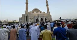 এবার আরব আমিরাতে ঈদের জামাত হচ্ছে না খোলা ময়দানে