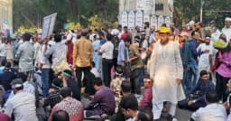 এবার কমপ্লিট শাটডাউনে যাচ্ছেন প্রাথমিকের শিক্ষকরা