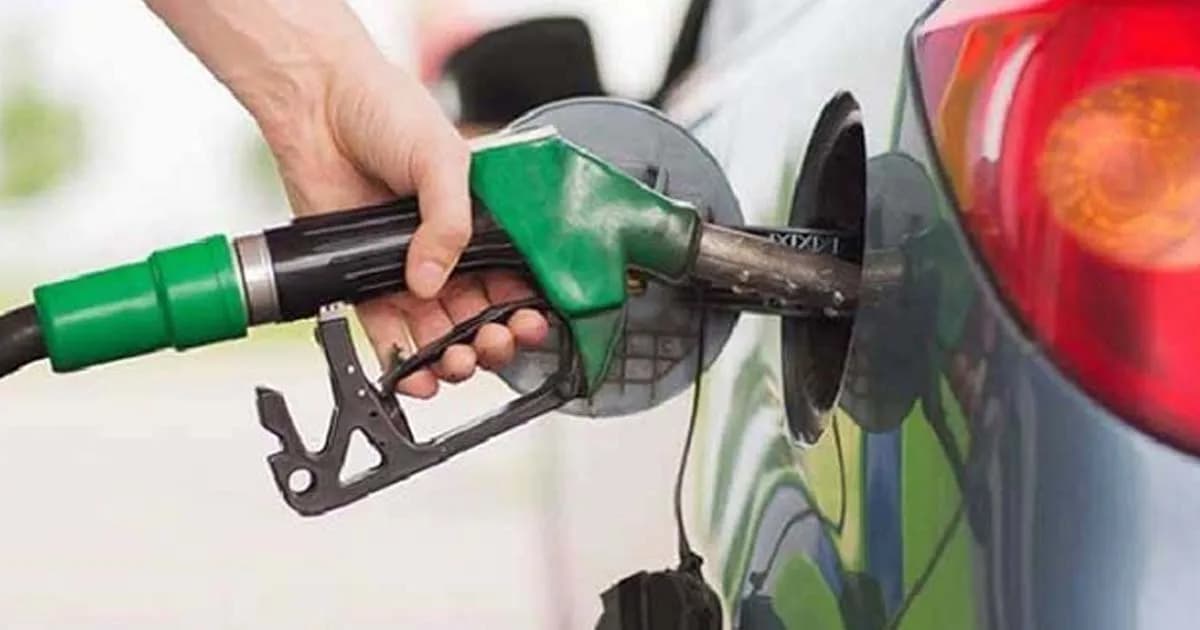 নতুন বছরে কমলো জ্বালানি তেলের দাম, আজ থেকে কার্যকর