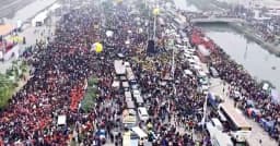 সব পথ যেন মিশেছে ৩০০ ফিট সড়কে