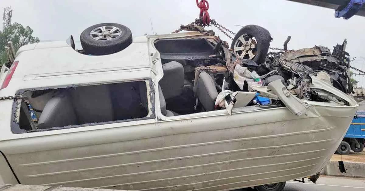 বগুড়ায় মাইক্রোবাস দুর্ঘটনায় নিহত ৩, আহত ৯