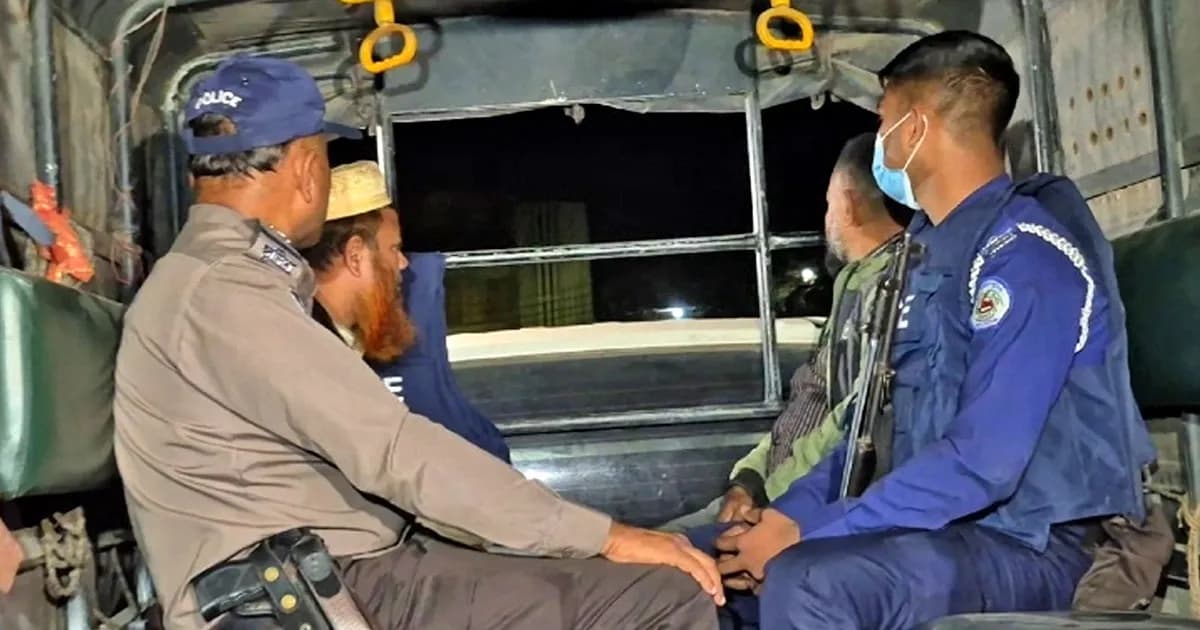 রাতে ভোটকেন্দ্রে প্রবেশ, জামায়াত নেতা আটক