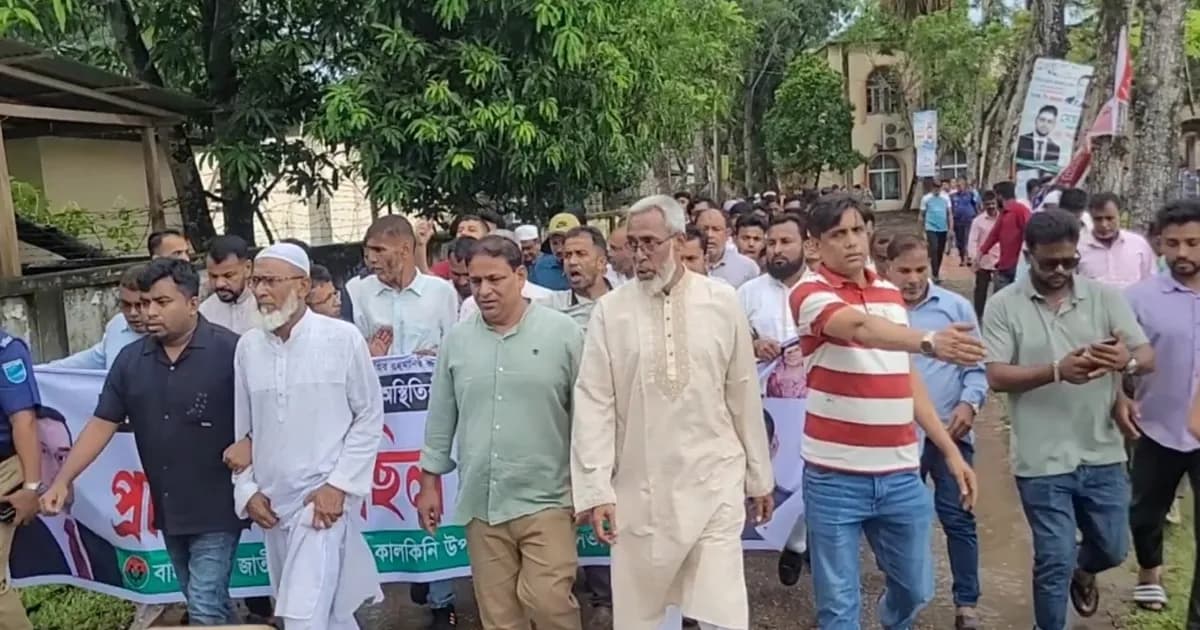শতবর্ষী নুরজাহানের রাত কাটে গরুর সঙ্গে জরাজীর্ণ গোয়ালঘরে