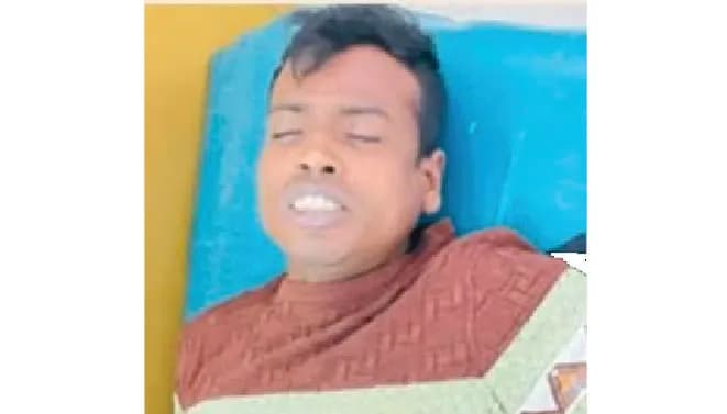 বাড়ি থেকে ডেকে নিয়ে যুবকের দু’কব্জি কর্তন