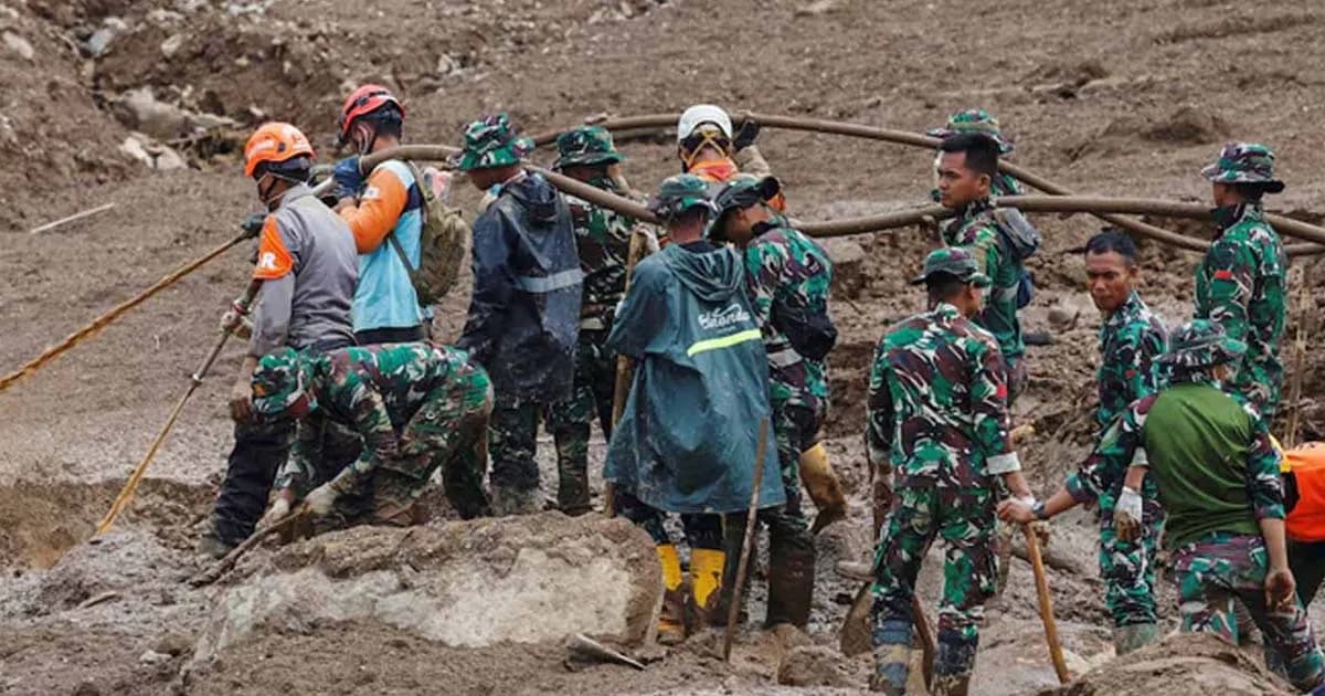 ভূমিধসে ইন্দোনেশিয়ায় নিহত ২৩, নিখোঁজ ৪২