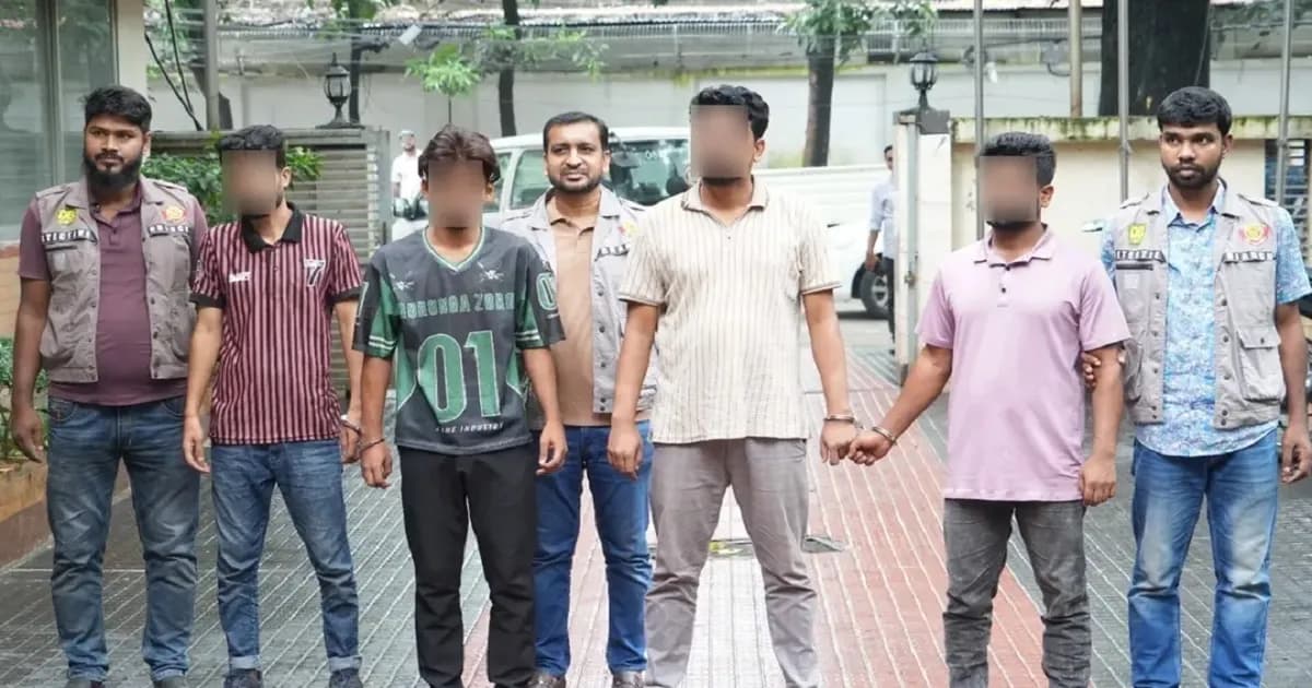যাত্রাবাড়ী থানার সামনে ককটেল বিস্ফোরণ, গ্রেপ্তার ৪