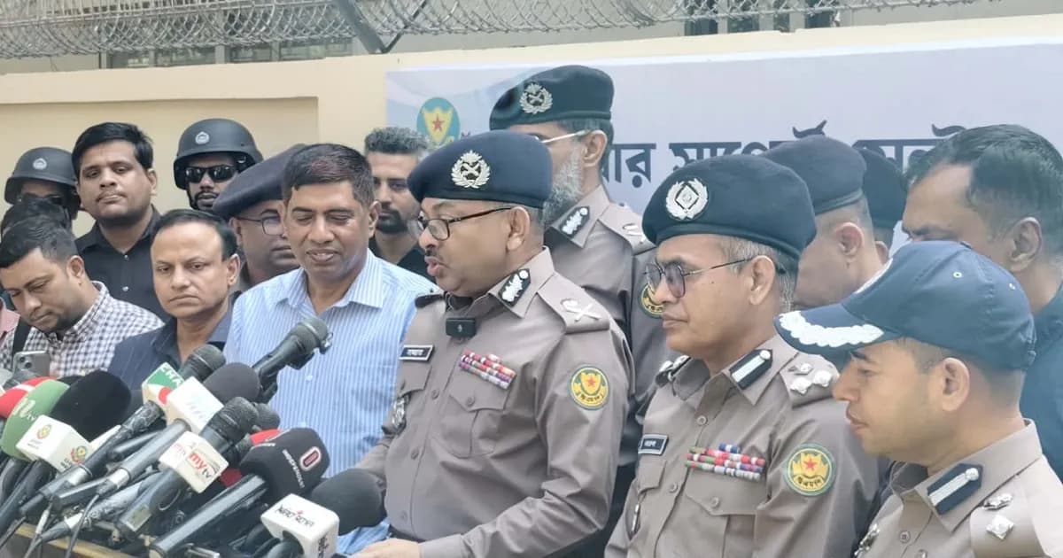 পুলিশের সঙ্গে অসদাচরণ না করার সতর্ক করলেন ডিএমপি কমিশনার