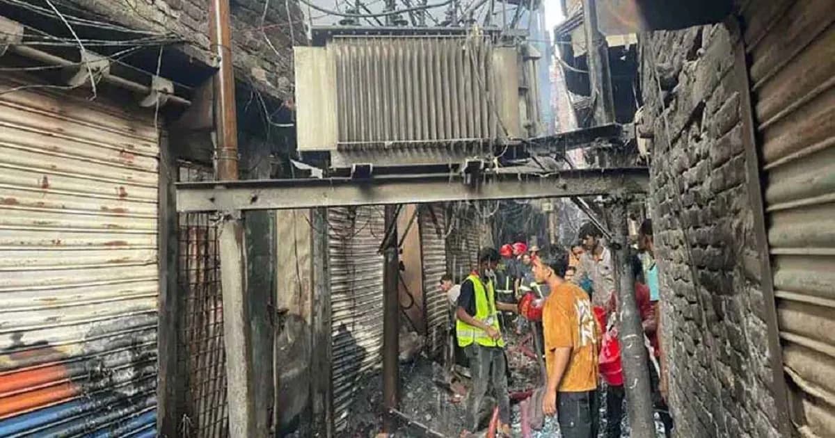 লালবাগে প্লাস্টিক গোডাউনের আগুন নিয়ন্ত্রণে