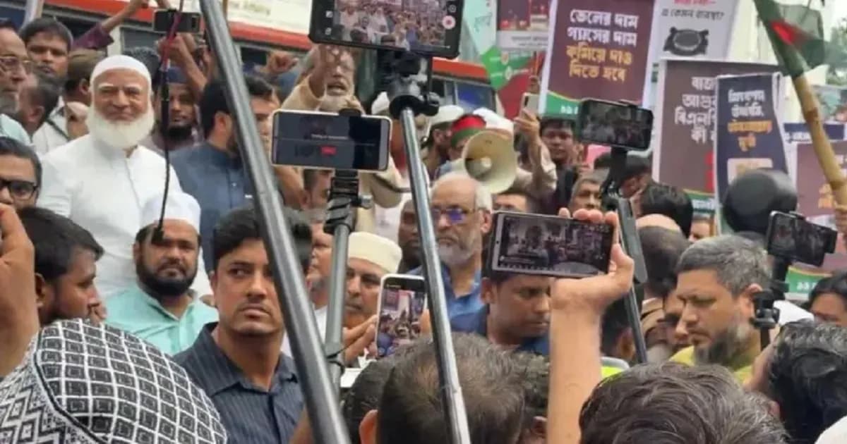 ১১ দলীয় ঐক্যের কর্মসূচিতে পুলিশি বাধায় ‘ধাক্কাধাক্কি’