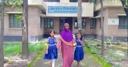 জরাজীর্ণ ভবনে চিকিৎসা, ধামরাইয়ের স্বাস্থ্যকেন্দ্রে নেই ওষুধ