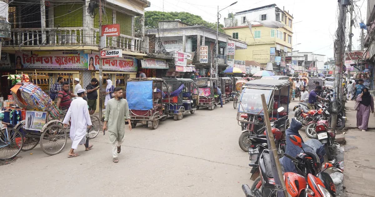 অটোরিকশার দখলে চান্দিনা বাজার