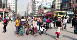 বাড্ডায় যান চলাচল বন্ধ, চরম ভোগান্তিতে নগরবাসী