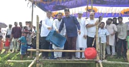 পাকুন্দিয়ায় মুক্ত জলাশয়ে পোনামাছ অবমুক্ত করলেন জালাল উদ্দীন