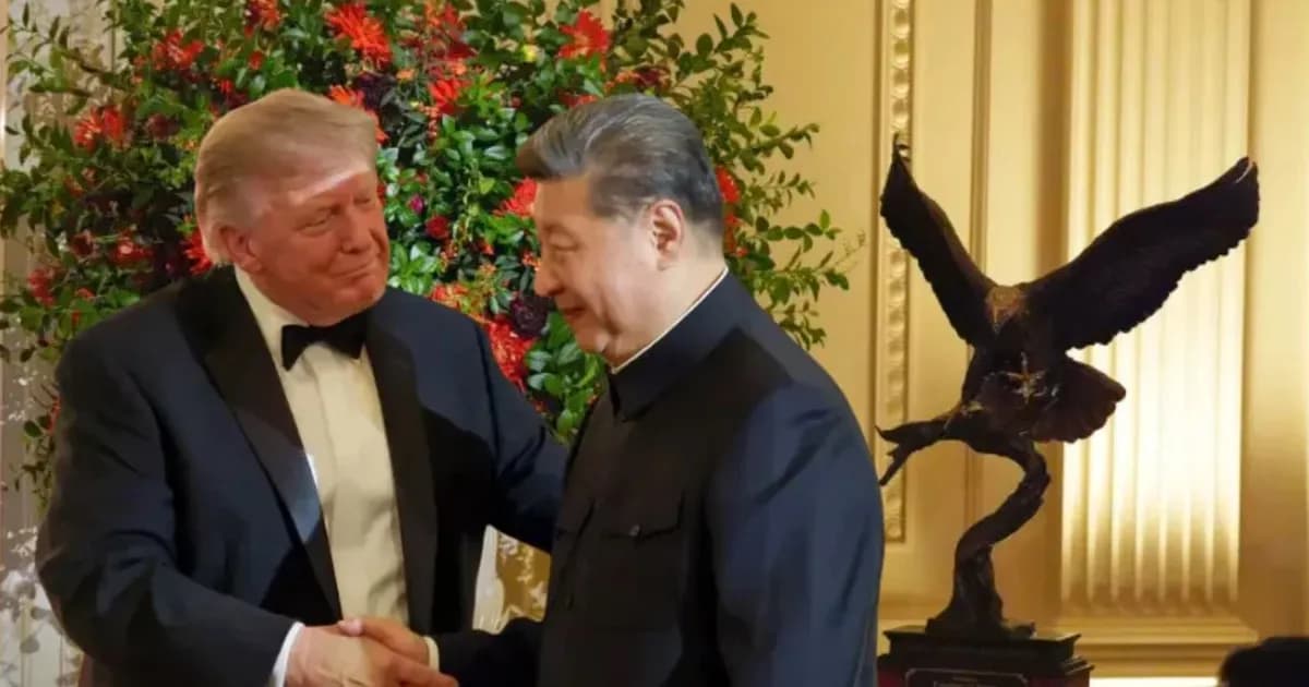 শি জিনপিংকে টাকমাথা ঈগলের ভাস্কর্য উপহার ট্রাম্পের