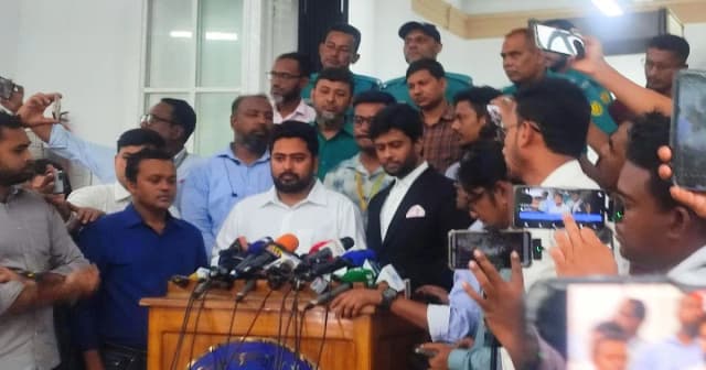 শেখ হাসিনার মামলায় শেষ সাক্ষী হওয়ার ইঙ্গিত নাহিদ ইসলামের