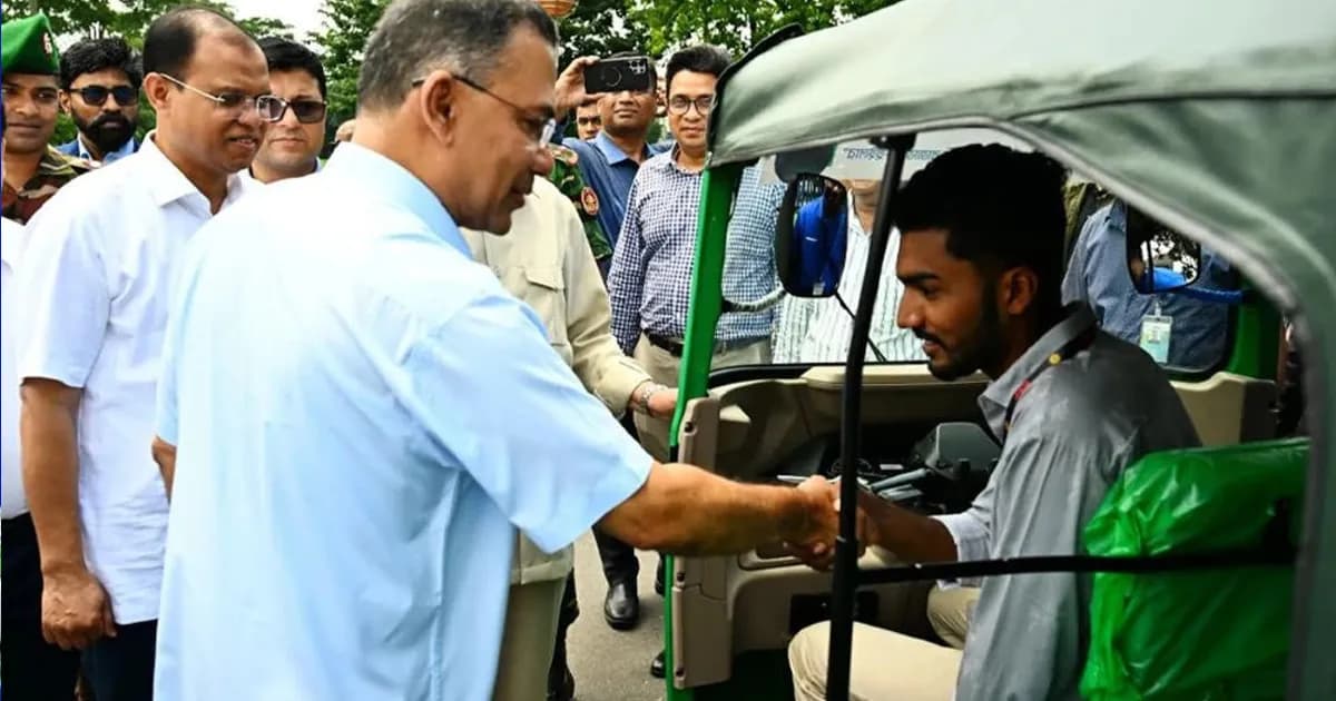 জুলাই যোদ্ধাদের সিএনজি-রিকশা উপহার দিলেন প্রধানমন্ত্রী