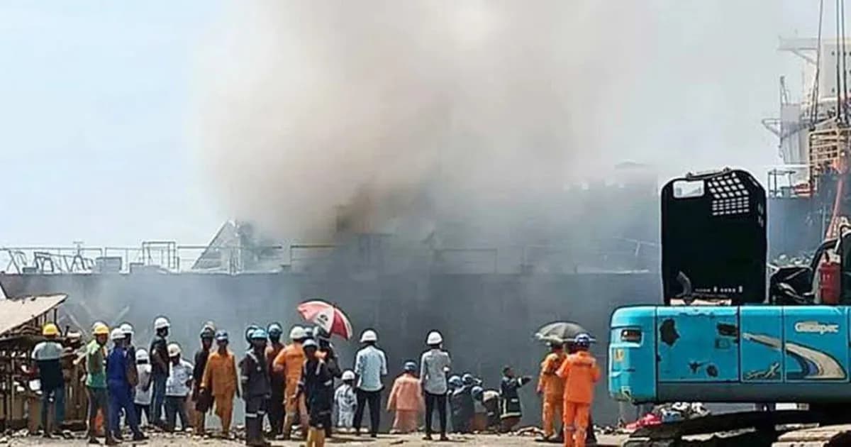 চট্টগ্রামের শিপইয়ার্ডে ভয়াবহ বিস্ফোরণ, দগ্ধ ৮ শ্রমিক