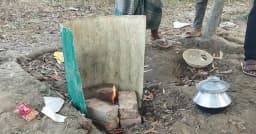 বোরিং করতেই উঠছে প্রাকৃতিক গ্যাস, চলছে রান্না