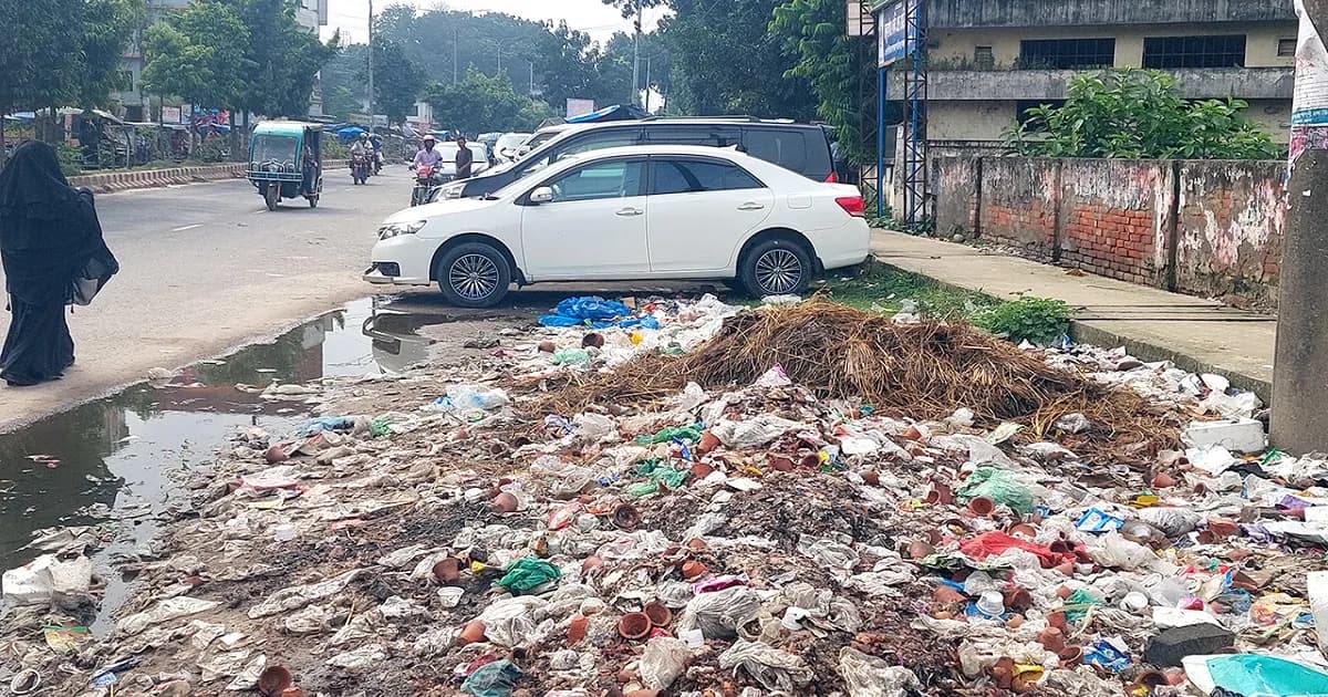 ঠাকুরগাঁওয়ে অব্যবস্থাপনায় ভরাট ড্রেন, বাড়ছে ডেঙ্গুর ঝুঁকি