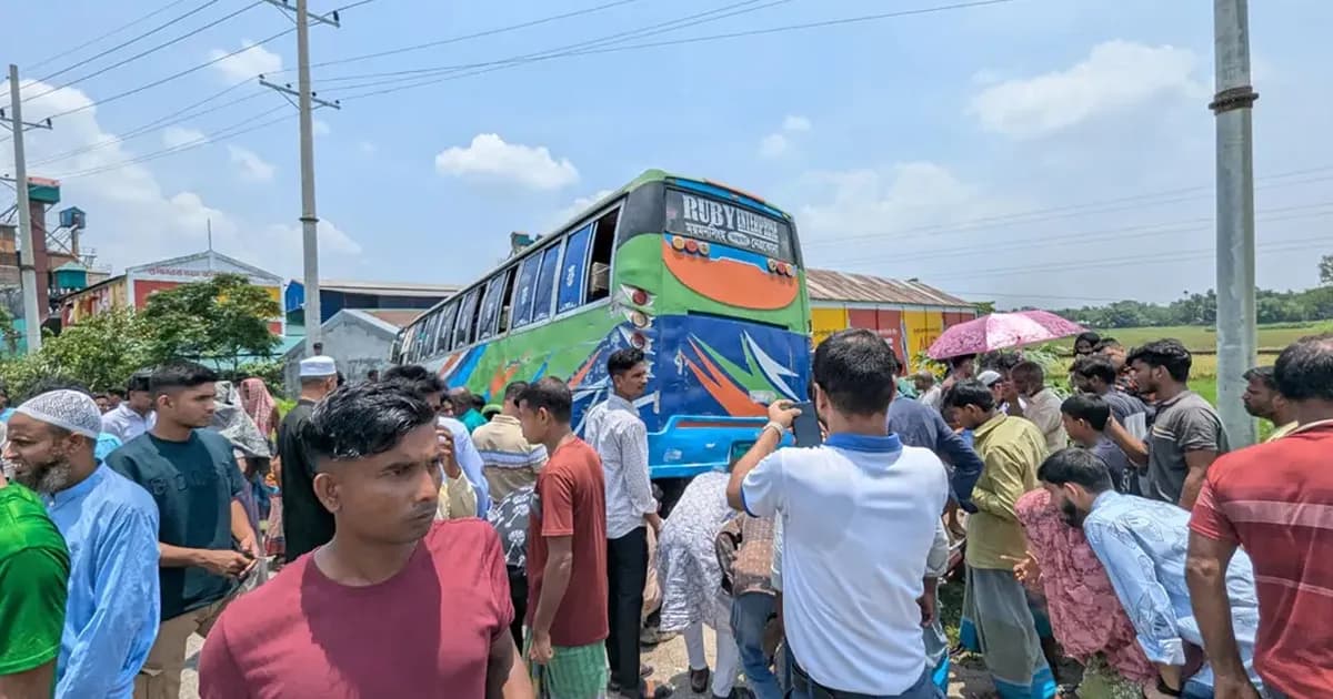 নেত্রকোণায় বাসের চাপায় প্রাণ গেল মা ও দুই মেয়ের