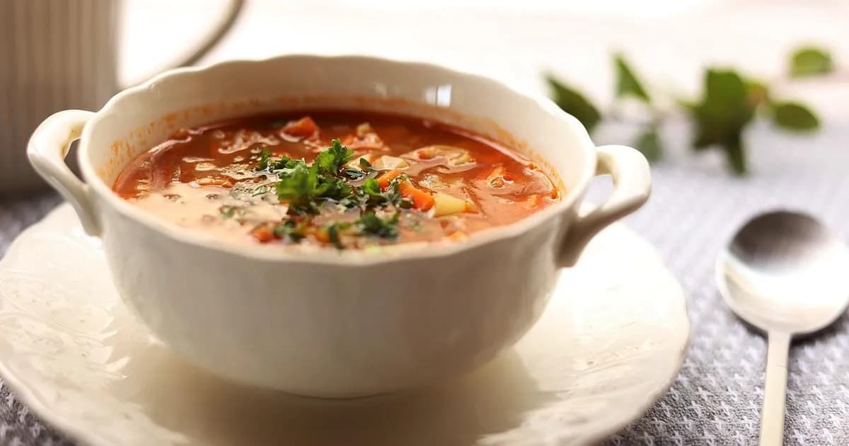 চিকেন না টমেটো স্যুপ— শীতে কোনটি বেশি উপকারী?