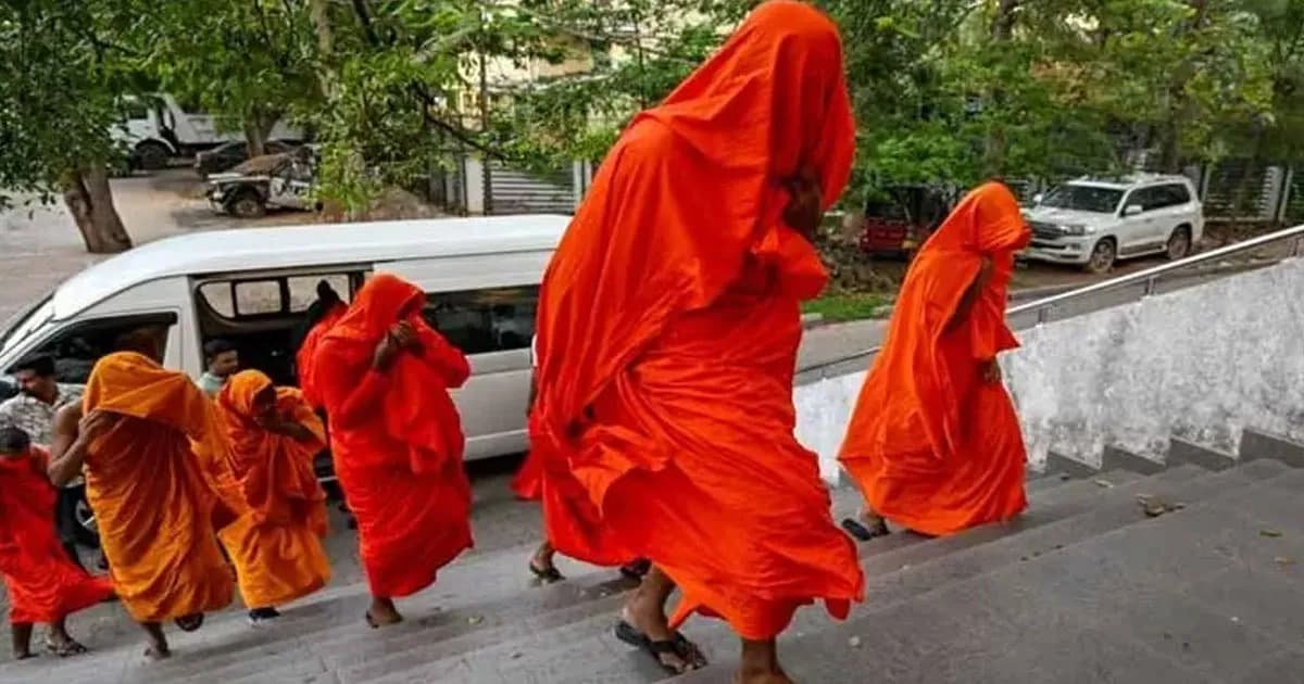 শ্রীলঙ্কায় ১১০ কেজি গাঁজাসহ ২২ জন বৌদ্ধ ভিক্ষুকে আটক