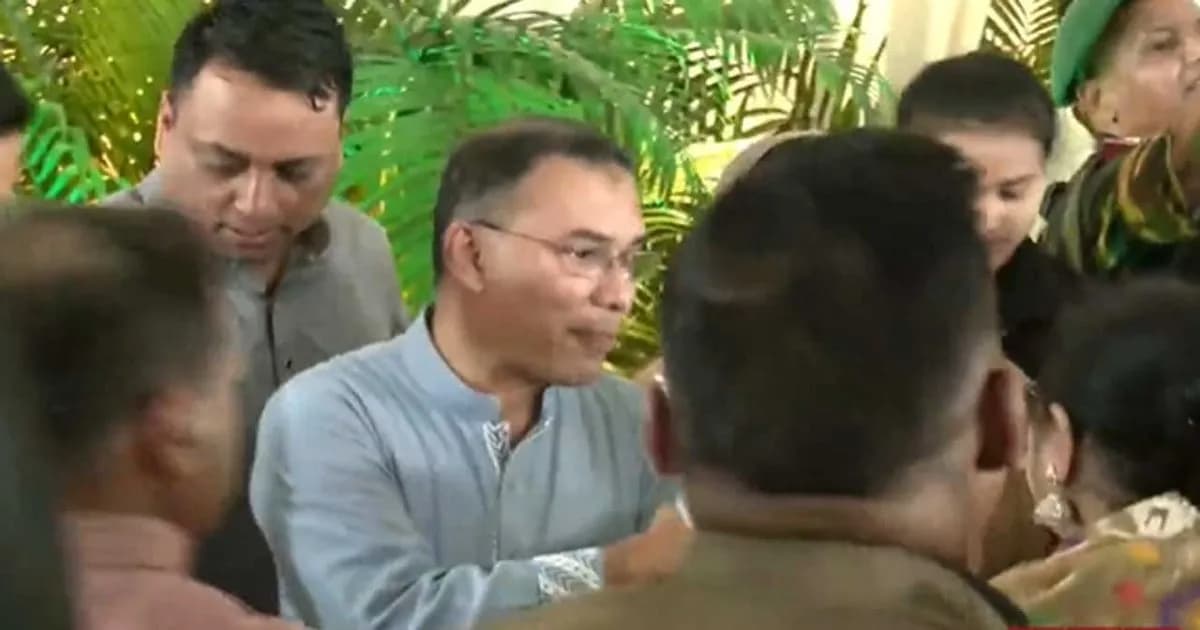 সর্বস্তরের মানুষের সঙ্গে ঈদের শুভেচ্ছা বিনিময় করছেন প্রধানমন্ত্রী