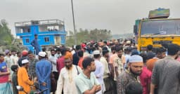 জামালপুরে মর্মান্তিক দুর্ঘটনায় সড়কে ঝরল বাবা-ছেলের প্রাণ