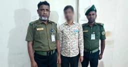বক্ষব্যাধি হাসপাতালে আনসারের অভিযানে দালাল আটক